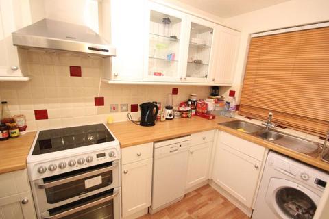2 bedroom terraced house to rent, Heathside Road, Woking GU22