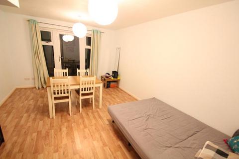 2 bedroom terraced house to rent, Heathside Road, Woking GU22
