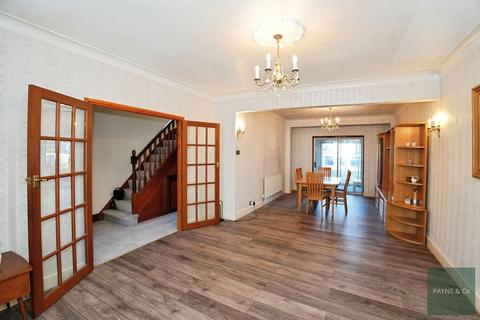 3 bedroom semi-detached house for sale, Marlands Road, Clayhall, IG5