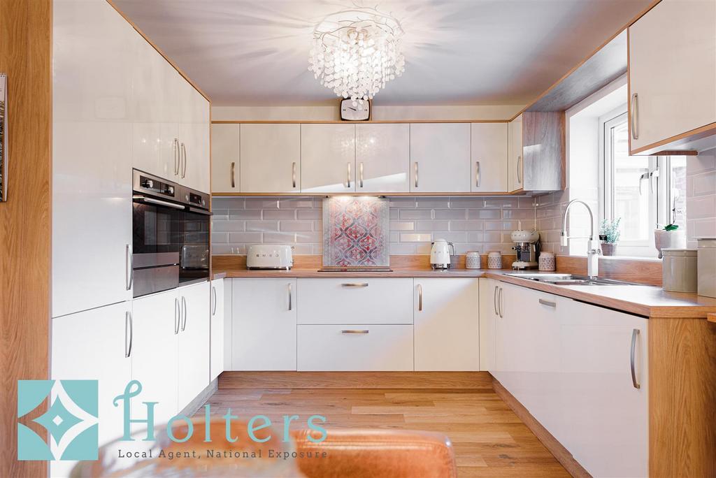 10 Highnam Crescent, Clee Hill-16.jpg