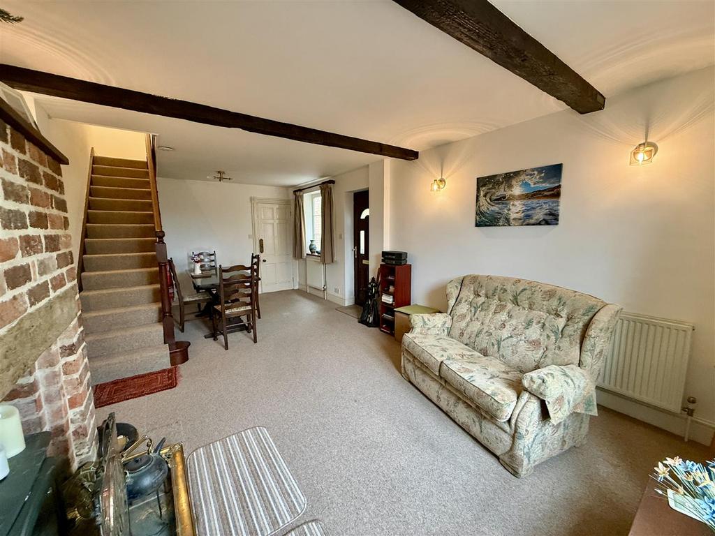 Living/Dining Room: