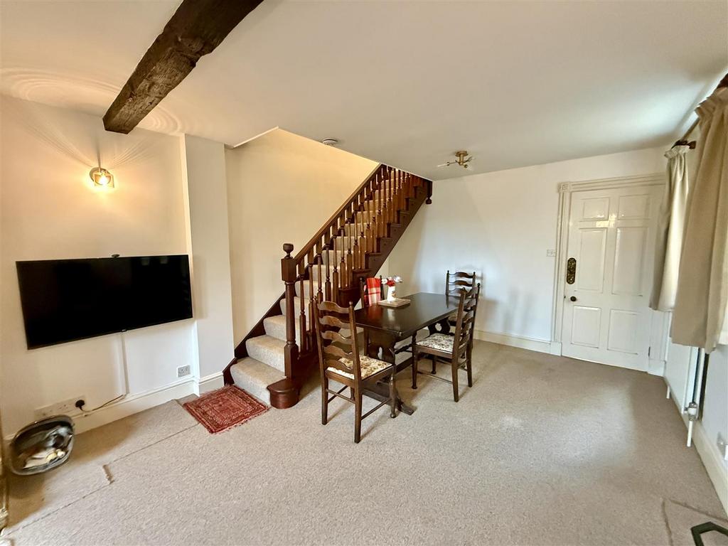 Living/Dining Room: