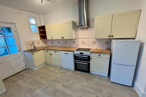 5 bedroom semi-detached house to rent, West Street, Harrow