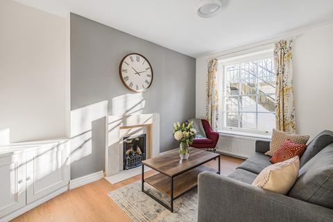 2 bedroom flat to rent, Myddelton Square, London, EC1R