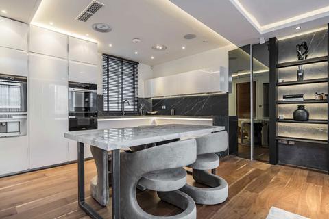 2 bedroom flat for sale, Ennismore Gardens, London SW7