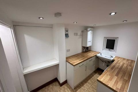 3 bedroom semi-detached house to rent, Darby Crescent, Ebbw Vale, NP23 6QA