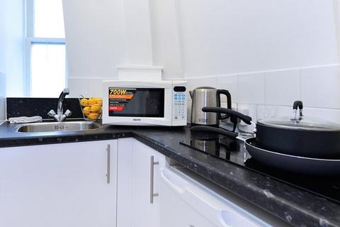 Studio to rent, Hill Street, Mayfair, W1J