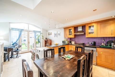 4 bedroom terraced house to rent, Newry Road, Twickenham TW1