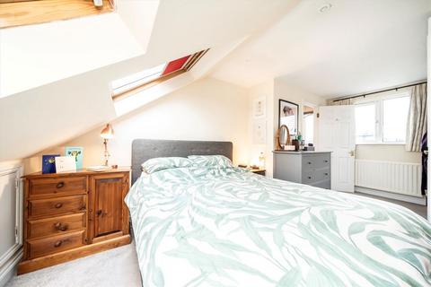 4 bedroom terraced house to rent, Newry Road, Twickenham TW1