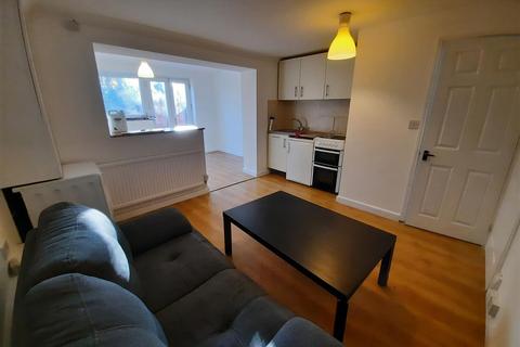 1 bedroom property to rent, Claymore, Grovehill, HP2
