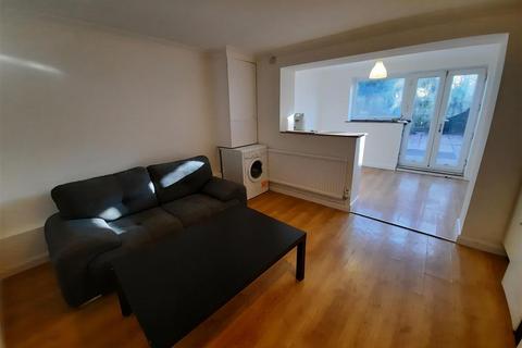 1 bedroom property to rent, Claymore, Grovehill, HP2