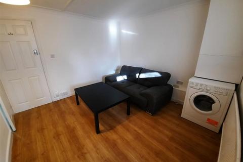 1 bedroom property to rent, Claymore, Grovehill, HP2