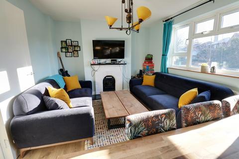 2 bedroom flat to rent, Martins Road, Bromley BR2