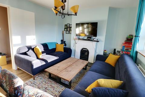 2 bedroom flat to rent, Martins Road, Bromley BR2