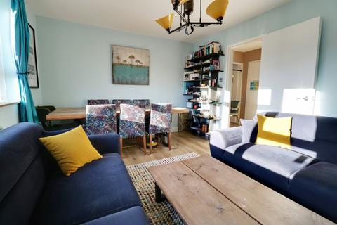 2 bedroom flat to rent, Martins Road, Bromley BR2