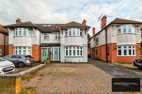 undefined, Chingford E4