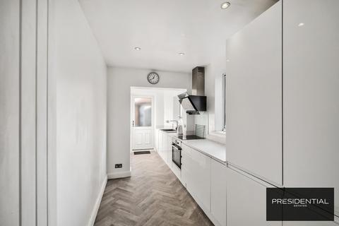 undefined, Chingford E4