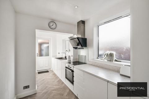 undefined, Chingford E4