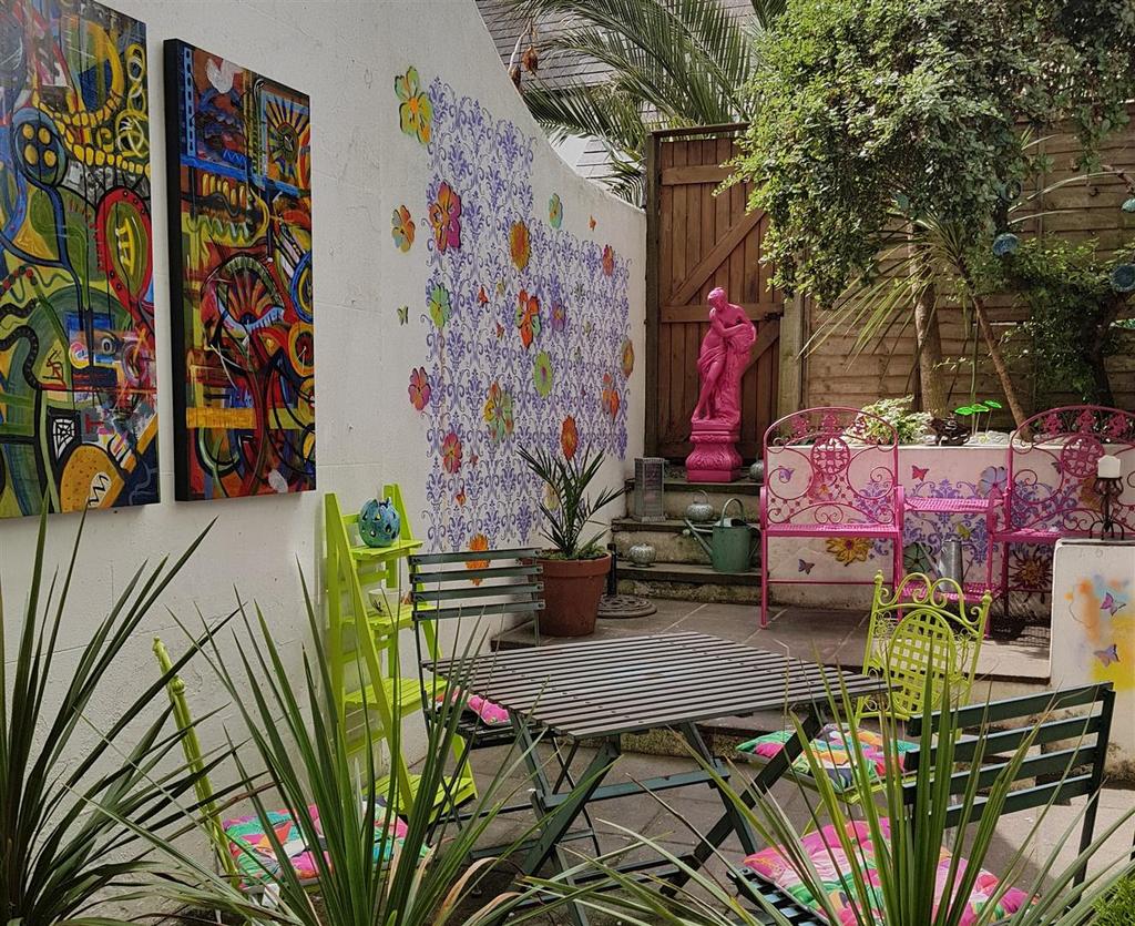 Patio rear 1.jpg