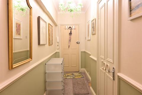 1 bedroom flat to rent, Brunswick Place, Hove
