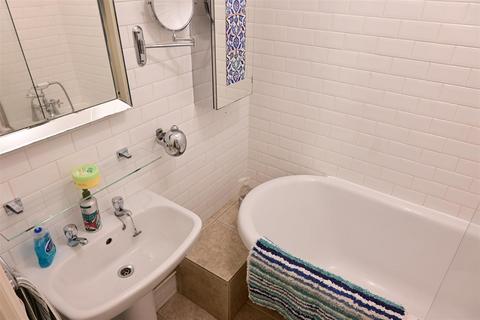 1 bedroom flat to rent, Brunswick Place, Hove