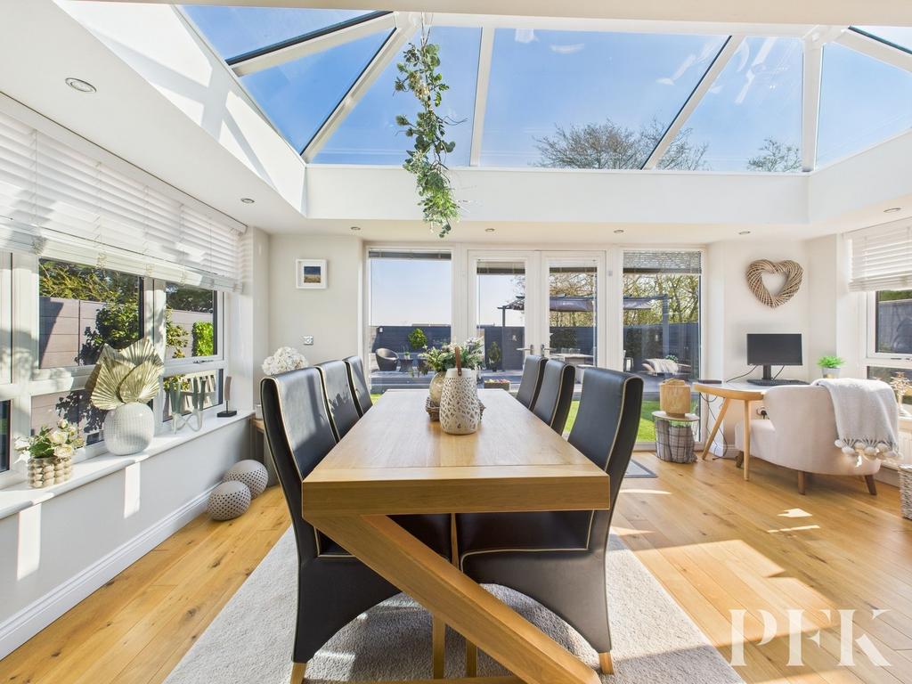 Sun Room/Dining Room