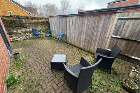 1 bedroom maisonette to rent, Bourne Road, Hampshire SO15