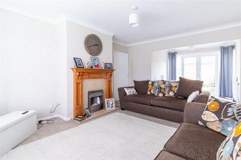 3 bedroom semi-detached house to rent, Ogilvy Drive, Scunthorpe