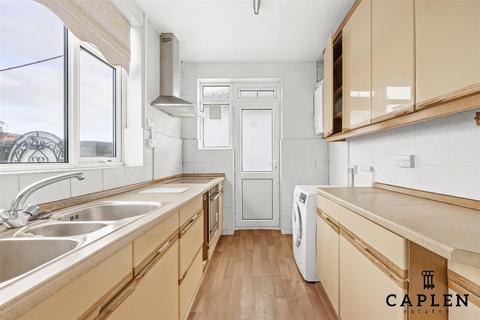 3 bedroom bungalow for sale, Kensington Drive, Woodford Green