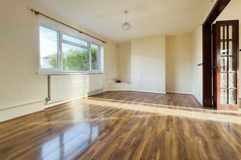 3 bedroom semi-detached house to rent, Cedar Avenue, Yiewsley, West Drayton, UB7