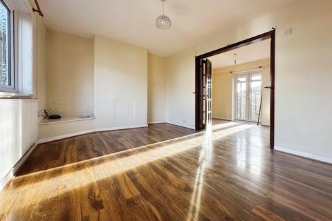 3 bedroom semi-detached house to rent, Cedar Avenue, Yiewsley, West Drayton, UB7