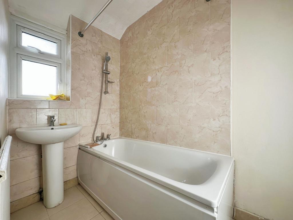 934a4b63-bathroom