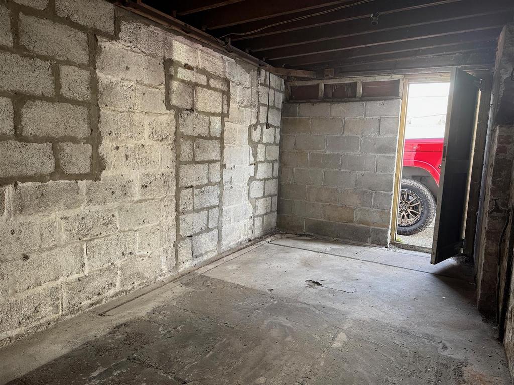 Garage 2.jpg
