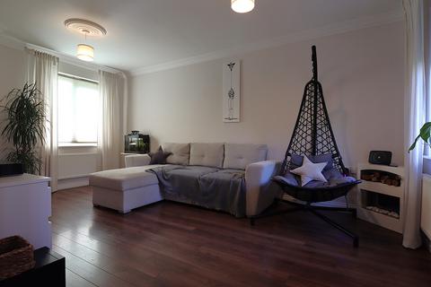 3 bedroom semi-detached house to rent, Rowan Way, CM6