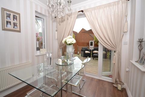 3 bedroom semi-detached house to rent, Rowan Way, CM6