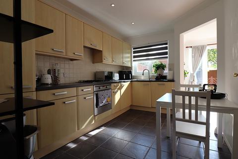 3 bedroom semi-detached house to rent, Rowan Way, CM6