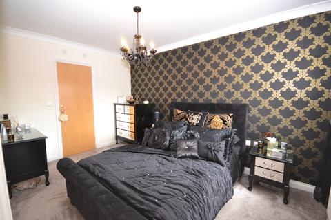 3 bedroom semi-detached house to rent, Rowan Way, CM6