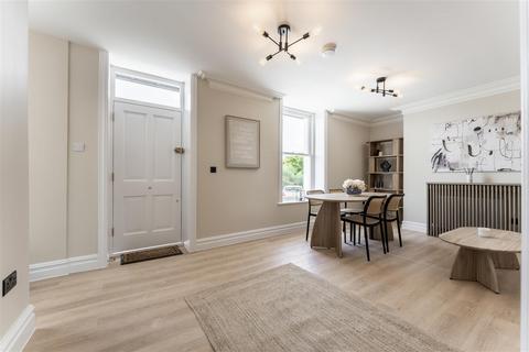 2 bedroom flat to rent, Albion Place, Ramsgate