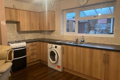 2 bedroom semi-detached bungalow to rent, Foleshill Road, Coventry