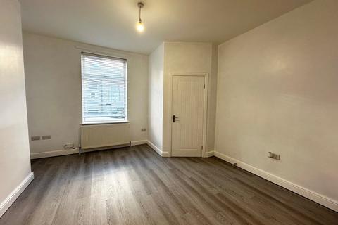 2 bedroom terraced house to rent, Third Avenue, Keighley, BD21