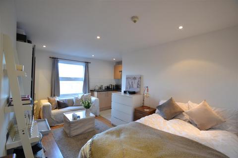 Studio to rent, Emanuel Avenue, Acton, W3