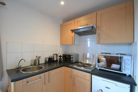 Studio to rent, Emanuel Avenue, Acton, W3