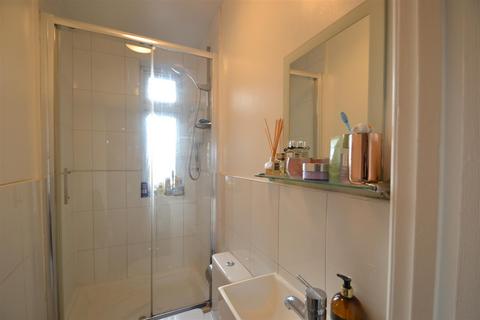 Studio to rent, Emanuel Avenue, Acton, W3