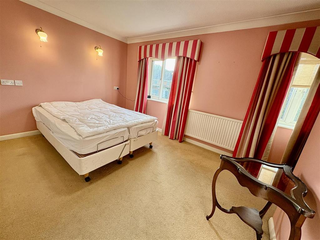 Main Bedroom