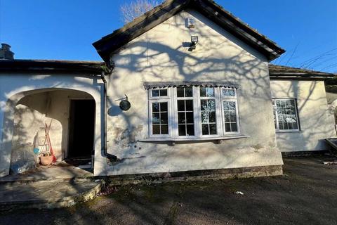 3 bedroom bungalow for sale, Watling Street, Radlett, WD7.