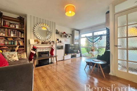 3 bedroom terraced house for sale, Cowdray Way, Hornchurch, RM12