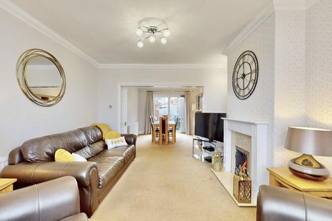 4 bedroom semi-detached house for sale, Gledwood Gardens, Hayes UB4