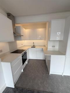 2 bedroom flat to rent, Gassiot Road, SW17