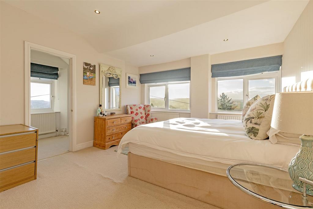 Bedroom 1-1.jpg
