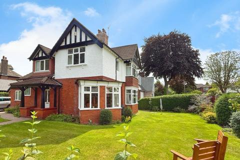 4 bedroom detached house for sale, Holly Road, Bramhall